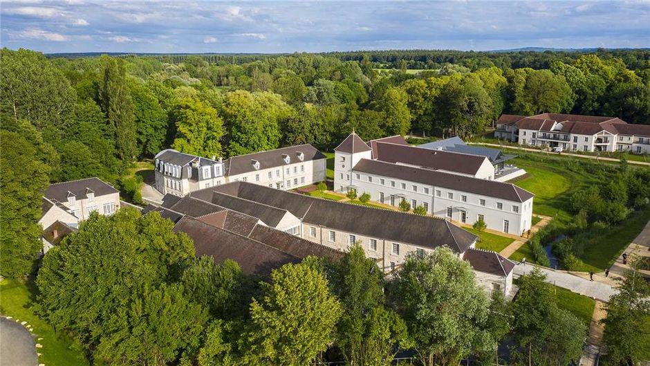 Le Grand Pavillon Chantilly Exterior