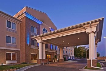 Holiday Inn Express Hotel & Suites