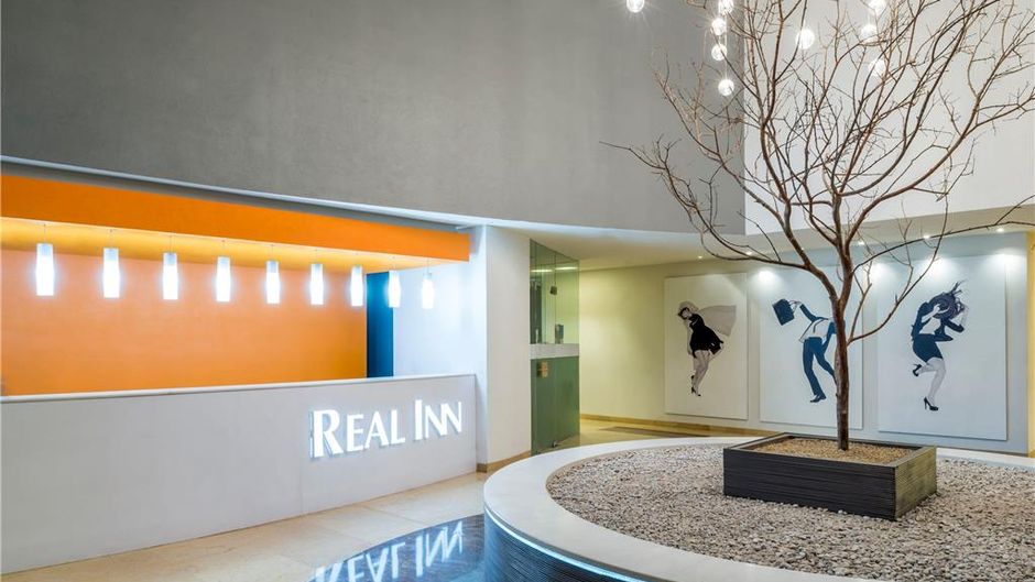 Real Inn Perinorte Lobby