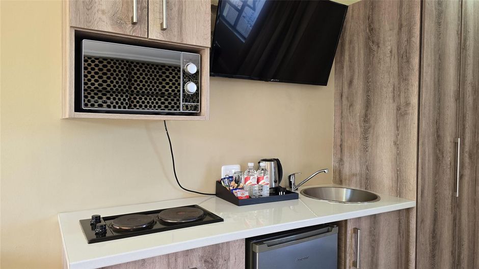 Sunset Accommodations East London Room