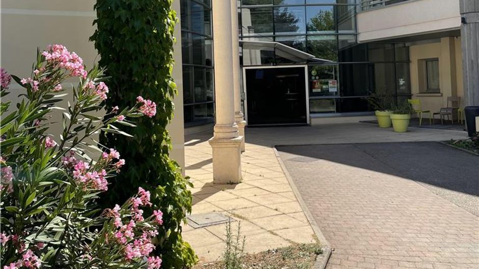 Valpre Hotel Exterior