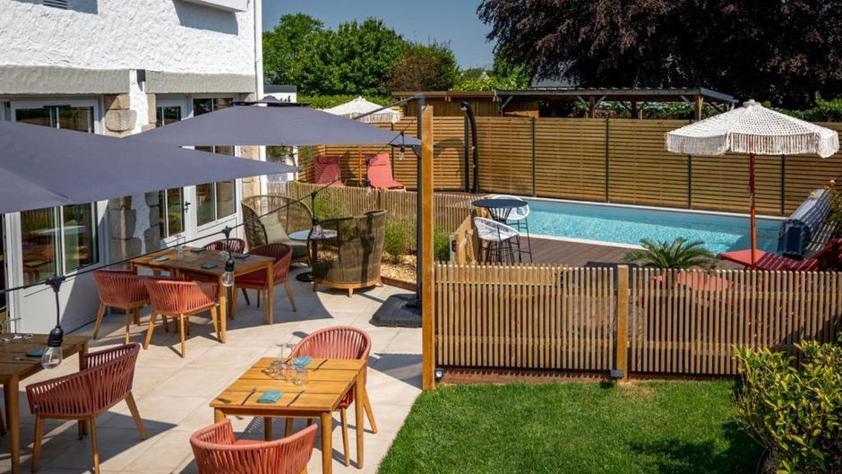 Brit Hotel La Croix Blanche Pool