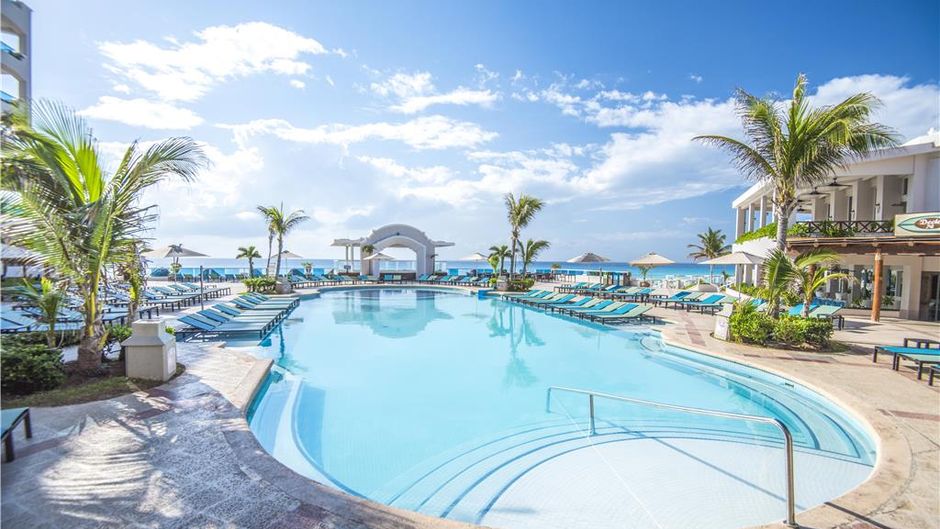 Sunscape Cancun Resort & Spa Pool