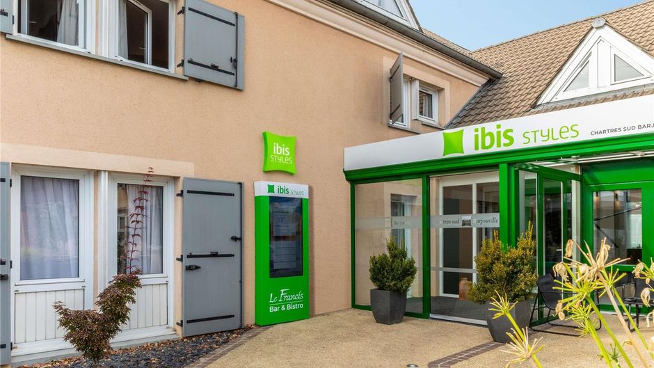 Ibis Styles Barjouville Exterior