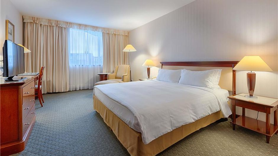 Evergreen Laurel Hotel Paris Room