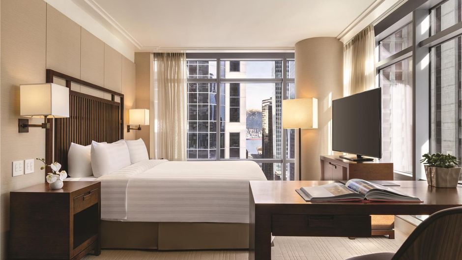 Hyatt Vancouver Downtown Alberni Exterior