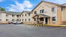 Super 8 Howe
