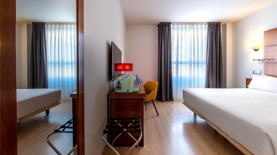 Hotel Zentral Ave Room