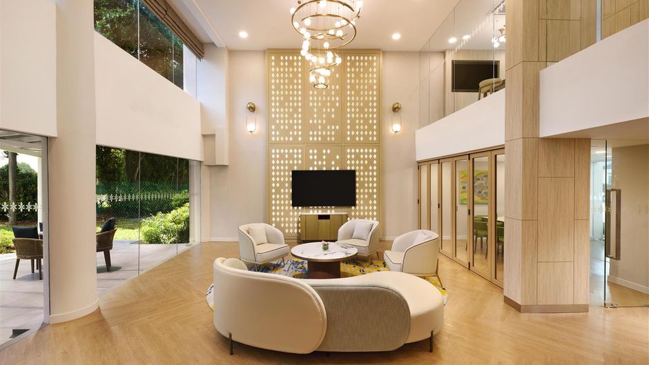 Glenmarie Hotel and Golf Resort Lobby