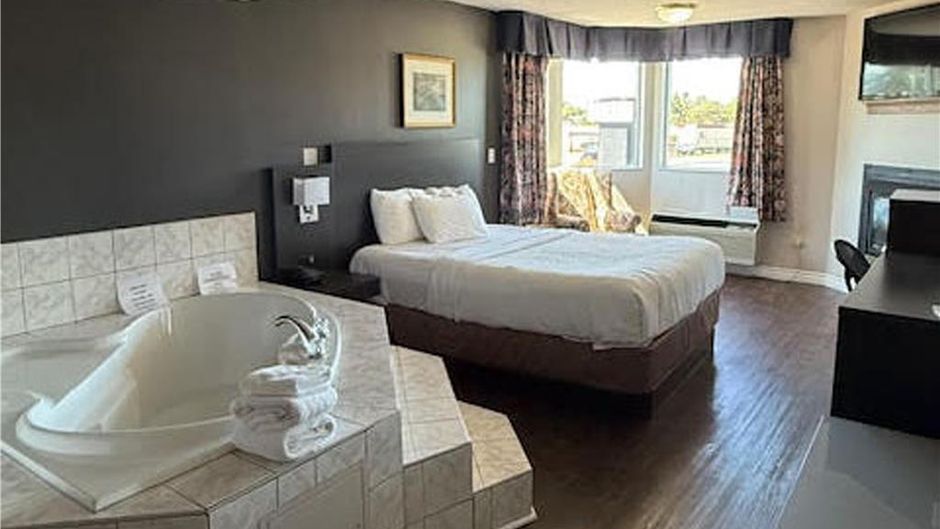 SureStay by Best Western Brockville Suite