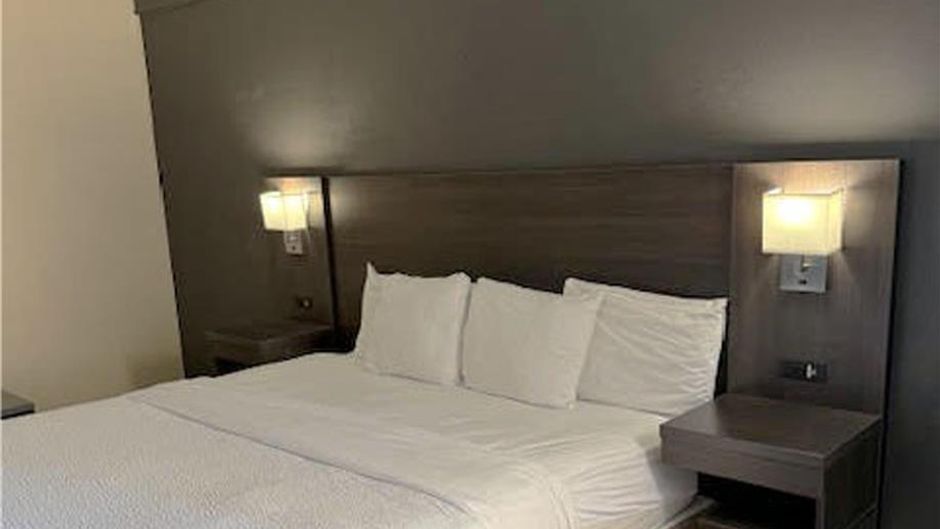 SureStay by Best Western Brockville Room