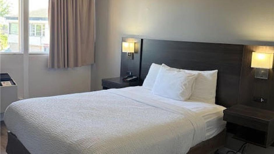 SureStay by Best Western Brockville Room
