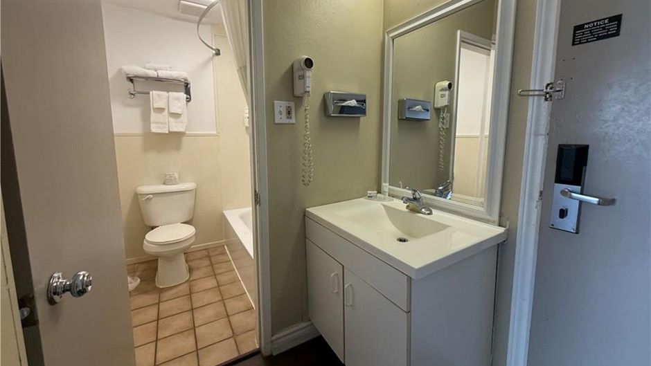 SureStay by Best Western Brockville Room
