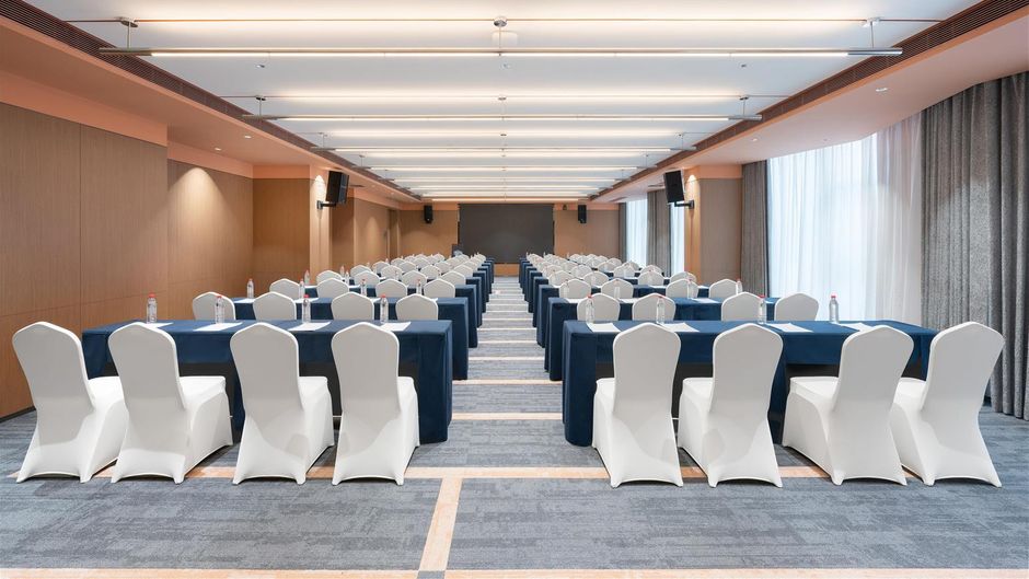 Hampton Jingdezhen Porcelain Center Meeting