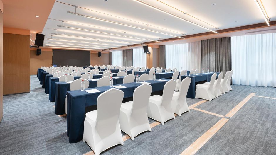 Hampton Jingdezhen Porcelain Center Meeting