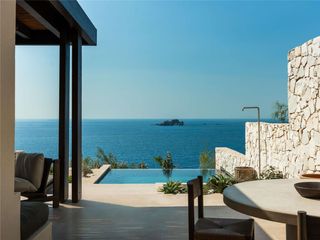 Luura Paros Cliff