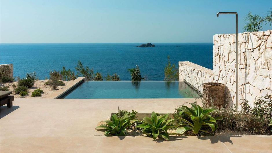 Luura Paros Cliff Suite