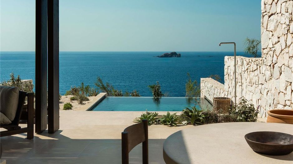 Luura Paros Cliff Suite