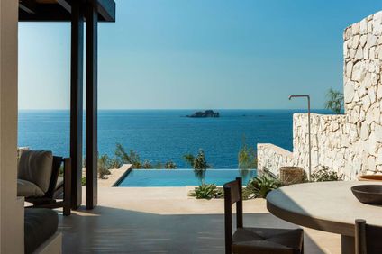 Luura Paros Cliff