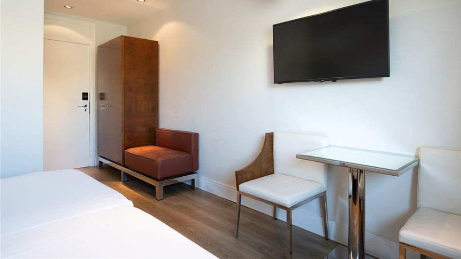 UR Palacio Avenida Room