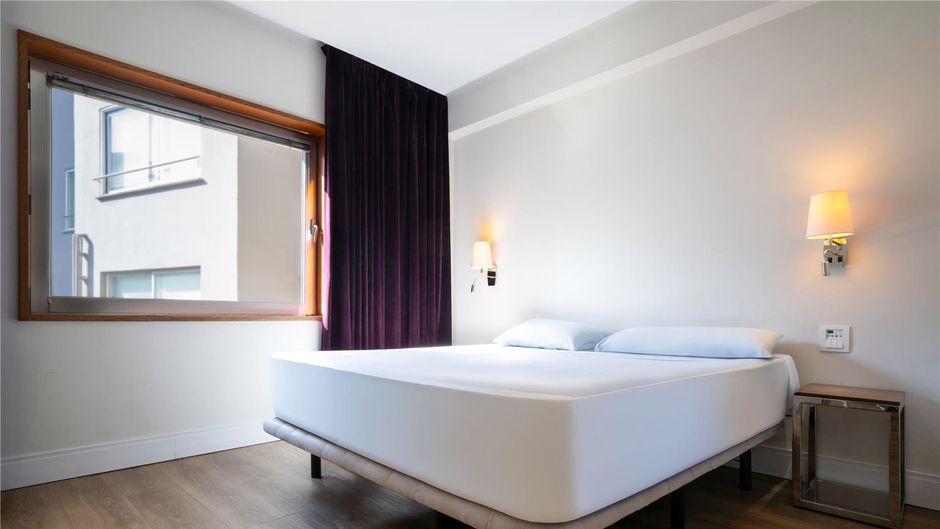 UR Palacio Avenida Room