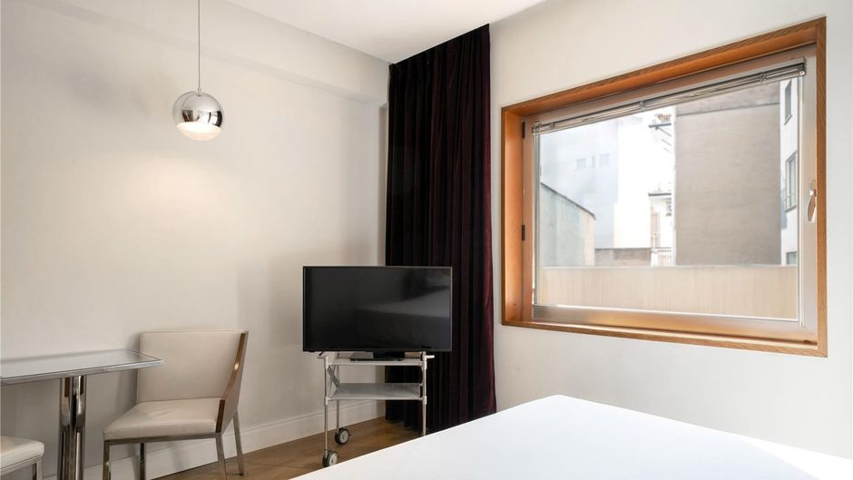 UR Palacio Avenida Room
