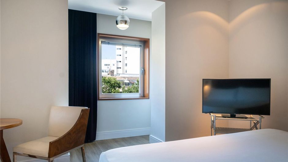 UR Palacio Avenida Room