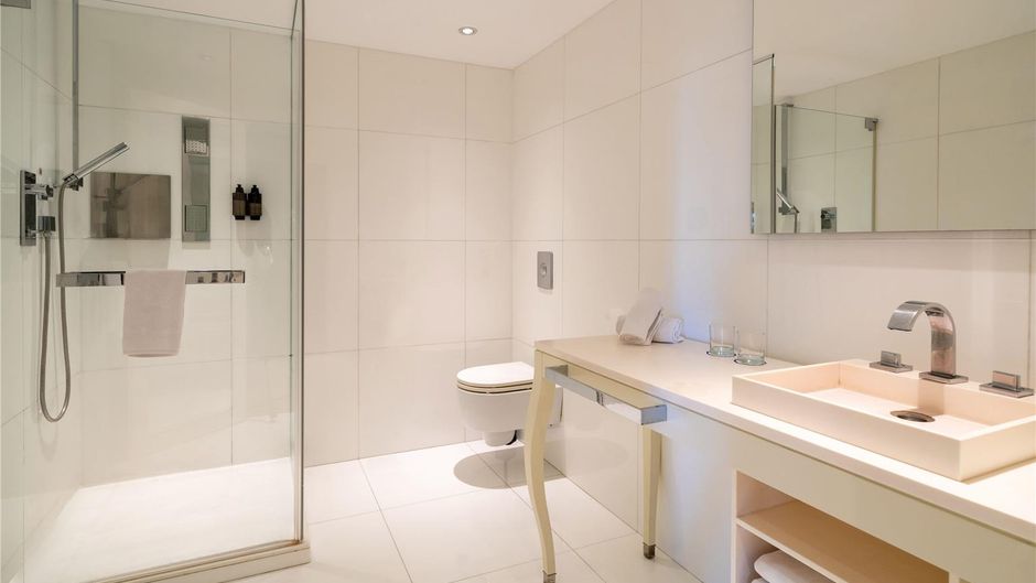 UR Palacio Avenida Room