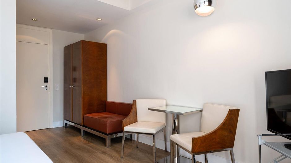 UR Palacio Avenida Room