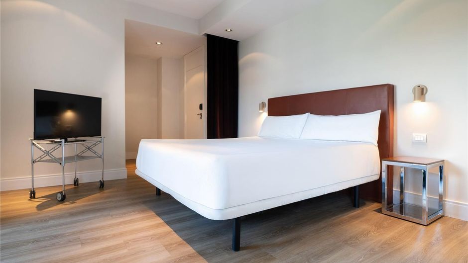 UR Palacio Avenida Room