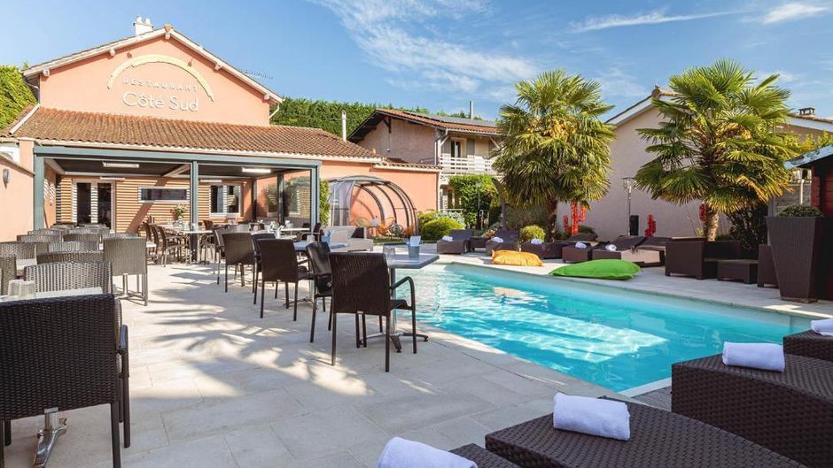 Hotel Les Pierres Dorees Pool