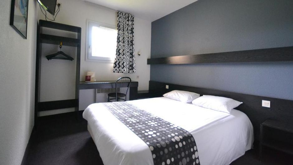 Brit Hotel Baillet in France Room