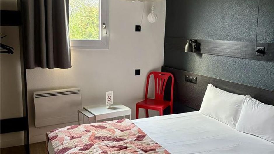 Brit Hotel Baillet in France Room