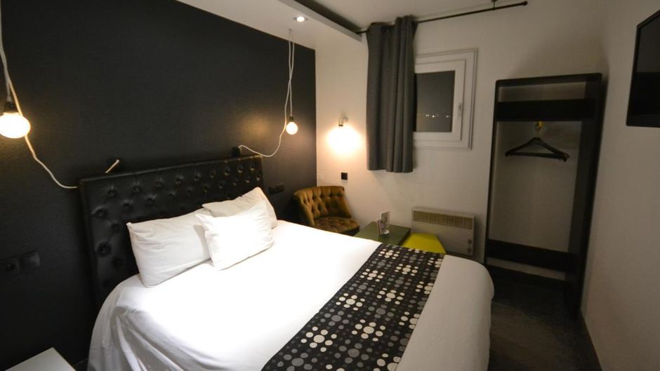 Brit Hotel Baillet in France Room