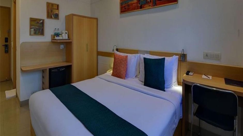 Red Fox Hotel Chandigarh Room