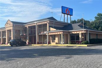 Town and Country Inn & Suites
