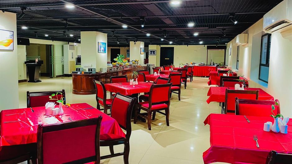 Ramada by Wyndham Phnom Penh Central Restaurant