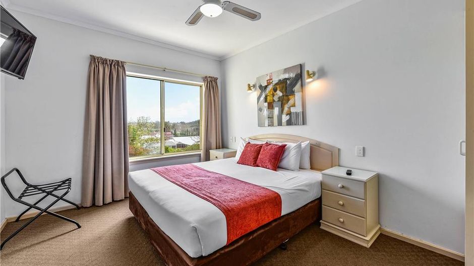 Lake View Motel & Apartments Room
