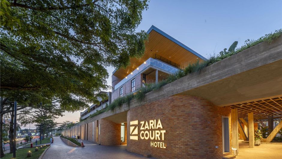 Zaria Court Hotel Hilton Exterior