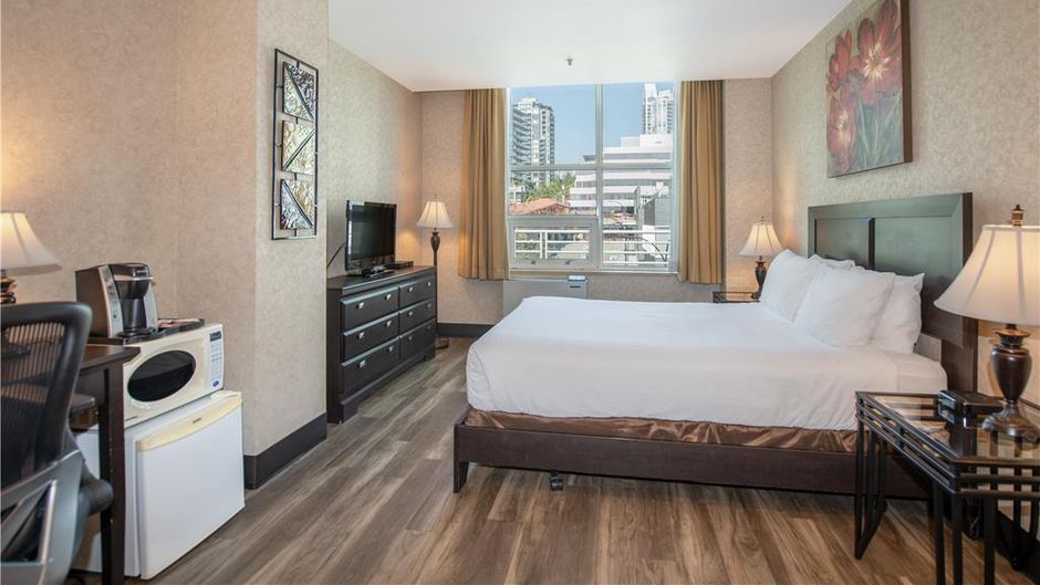 Lonsdale Quay Hotel Room