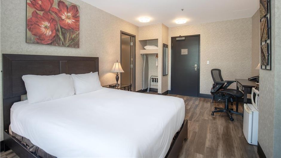 Lonsdale Quay Hotel Room