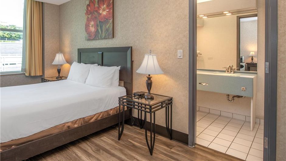Lonsdale Quay Hotel Room
