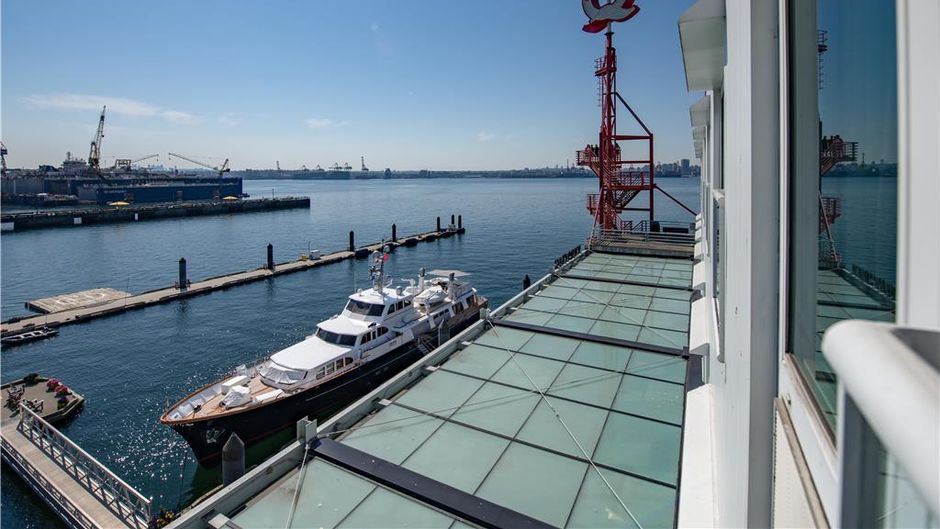 Lonsdale Quay Hotel Suite