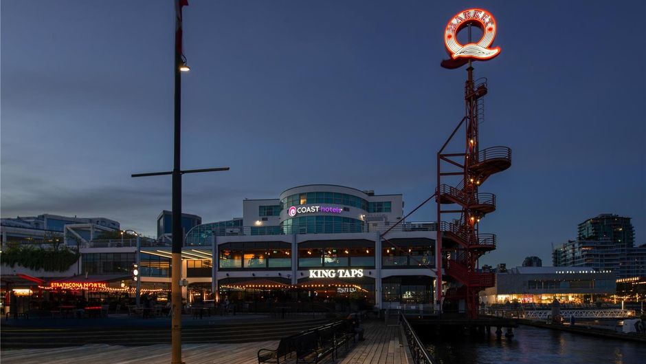 Lonsdale Quay Hotel Exterior