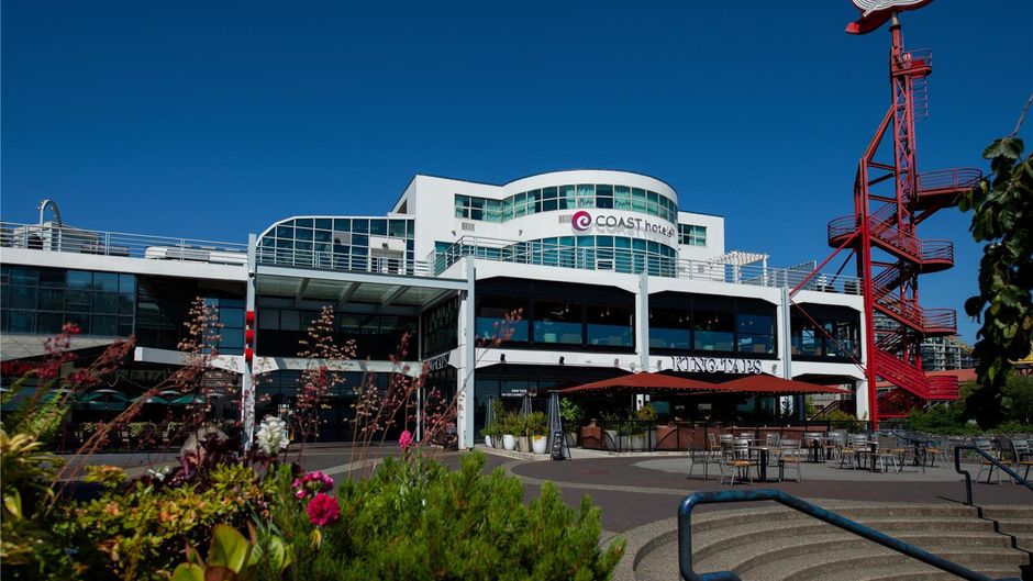 Lonsdale Quay Hotel Exterior