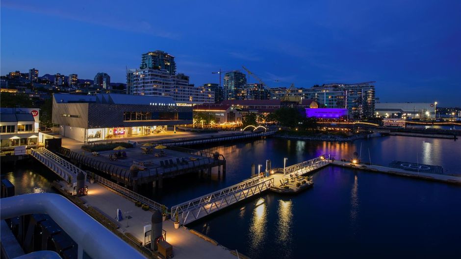 Lonsdale Quay Hotel Exterior