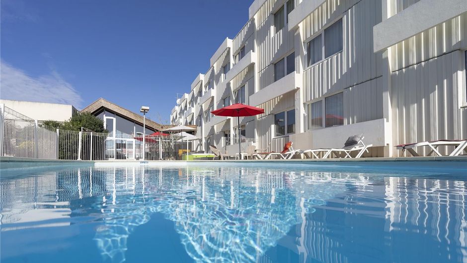 Hotel Akena Poitiers Nord Futuroscope Pool