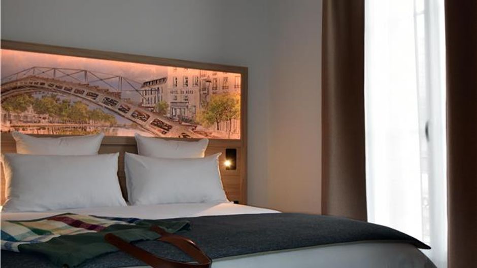 Dantan Hotel Room