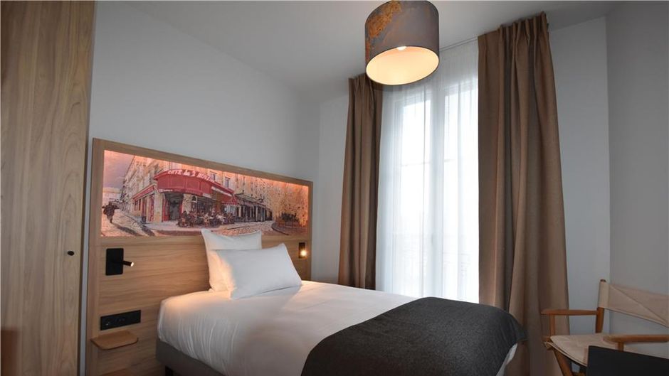 Dantan Hotel Room