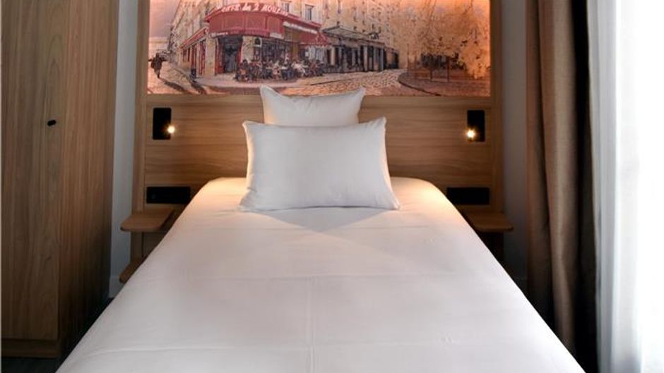 Dantan Hotel Room